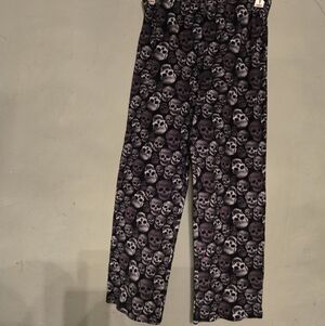 Black and Gray Skull Print Pants